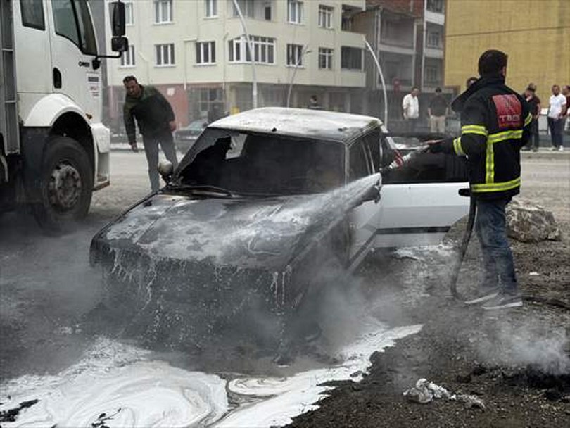 Kastamonu’da park halindeki otomobil yandı