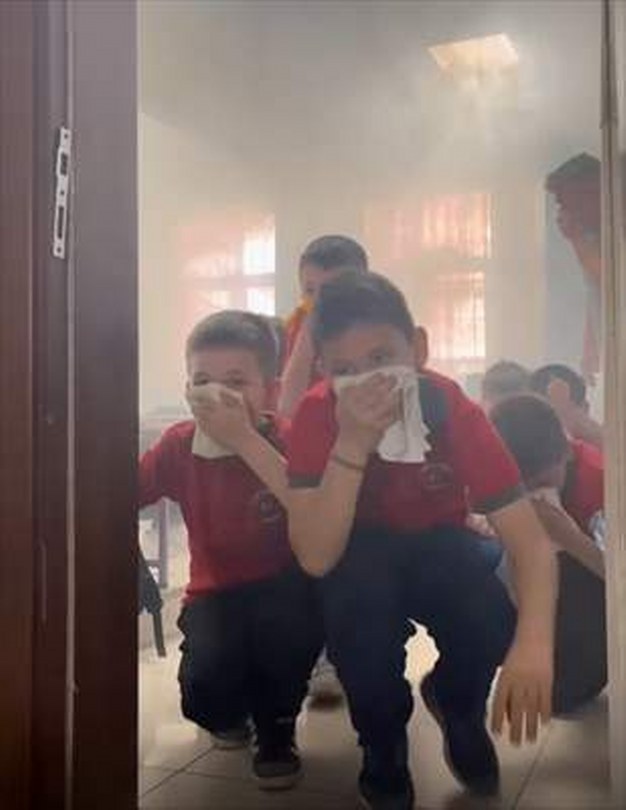 Kastamonu’da ilkokulda yapılan afet tatbikatı gerçeğini aratmadı