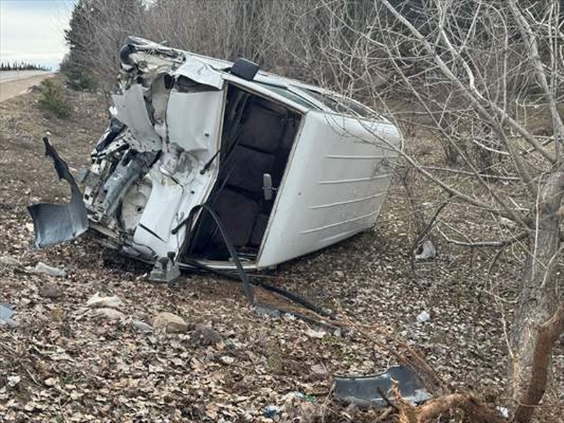 Kastamonu’da devrilen minibüsteki 3 kişi yaralandı