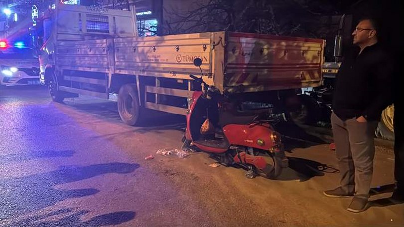 Bolu’da kamyonete çarpan motosiklet sürücüsü ağır yaralandı