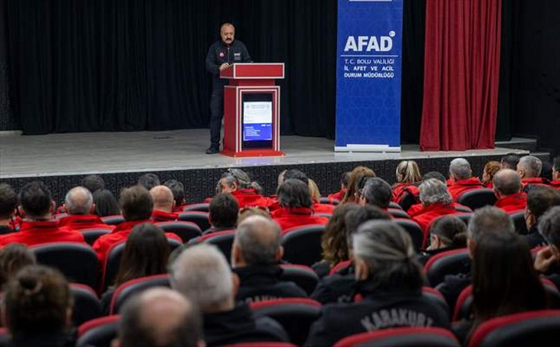 Bolu’da akredite arama kurtarma derneklerine armaları verildi