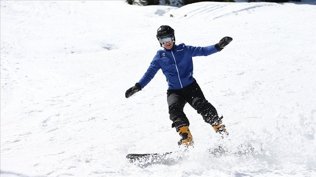 Anaokulunda başladığı snowboardda Türkiye birincisi olan liseli Arda’nın hedefi milli takım