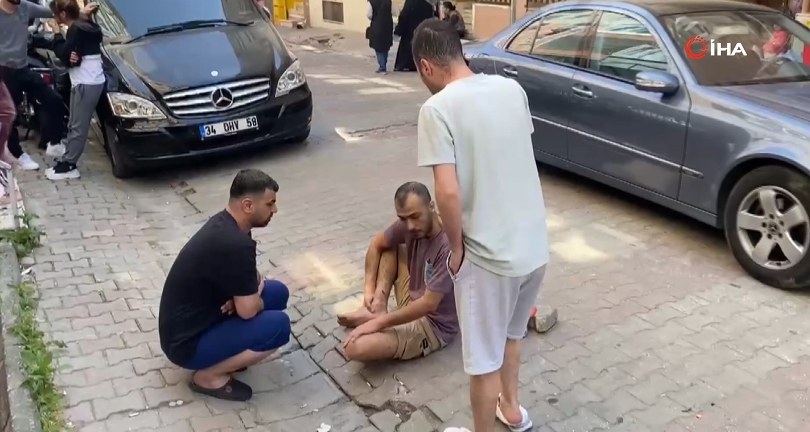 Bahçelievler’de bir kişi deprem sırasında balkondan atlayarak yaralandı