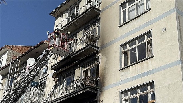 Konya’da 4 katlı binada çıkan yangında 2 çocuk hayatını kaybetti