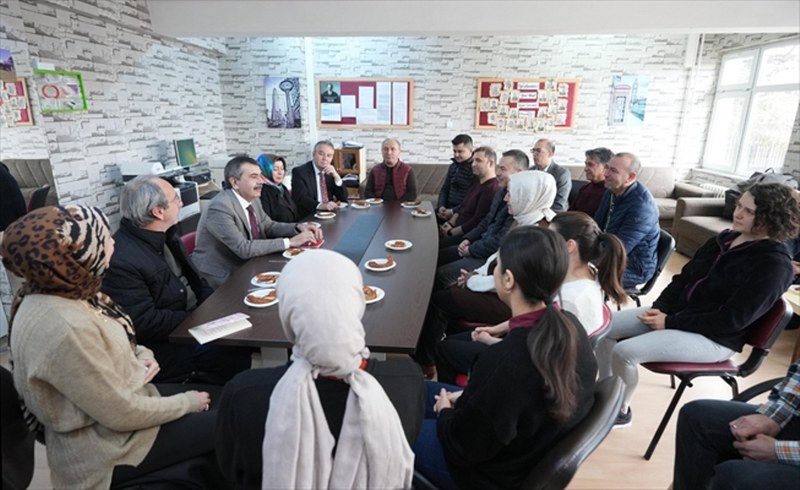 Milli Eğitim Bakanı Tekin, Çorum’da okul ziyaretinde bulundu