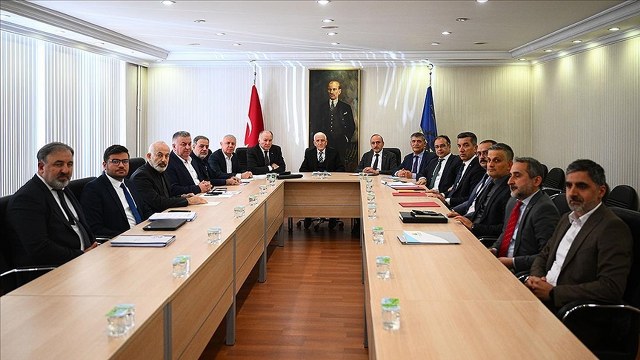 İşçi ve işveren heyetleri kamu işçisinin sözleşme görüşmeleri kapsamında toplandı