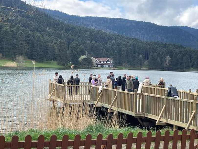 Gölcük Tabiat Parkı’nda bayram tatili yoğunluğu