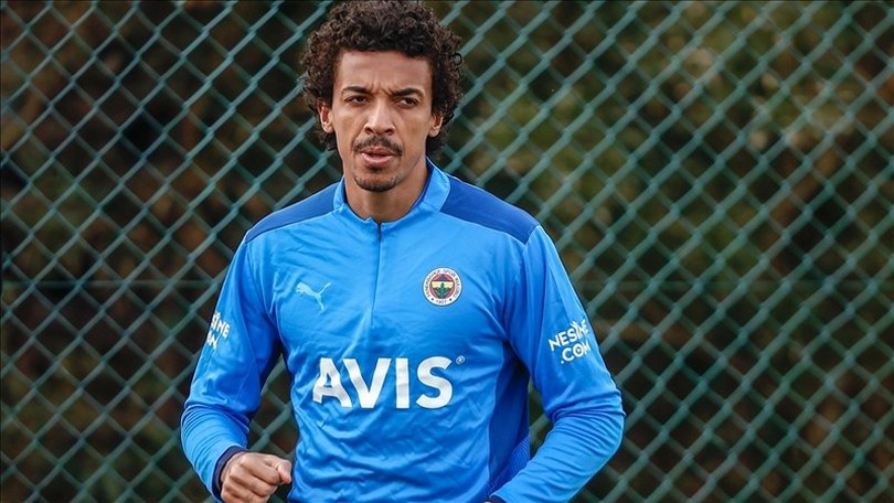 Fenerbahçe’den akciğer damarında pıhtı tespit edilen Luiz Gustavo için “geçmiş olsun” mesajı