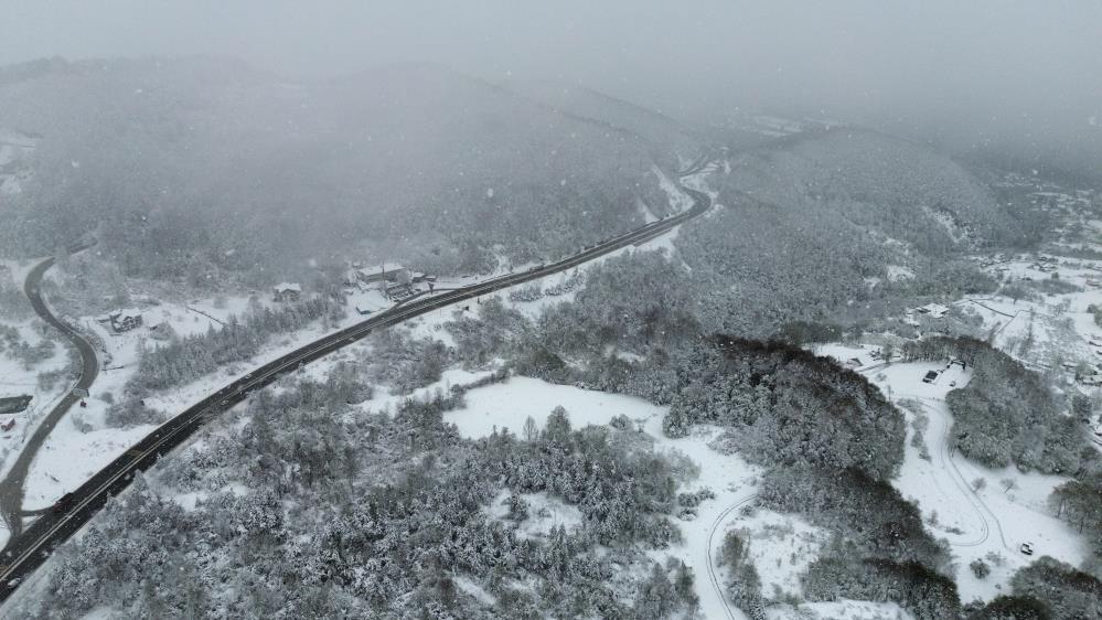 Bolu Dağı beyaz örtüyle kaplandı