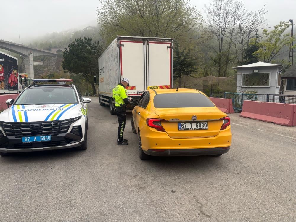 Trafik ekiplerinden yolcu taşımacılığına sıkı denetim