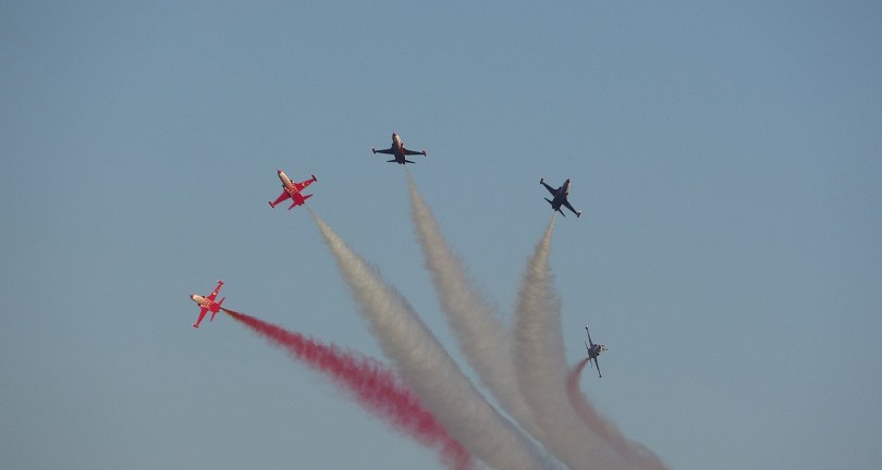 Türk Yıldızları’ndan Mersin’de nefes kesen gösteri