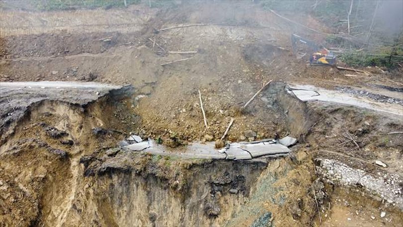 Heyelan nedeniyle kapanan Kastamonu-Çatalzeytin kara yolu dronla görüntülendi