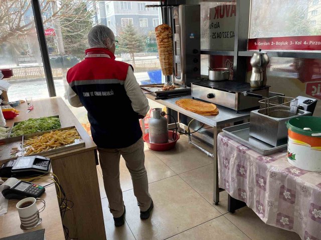 Erzurum’da tavuk dönercilere denetim