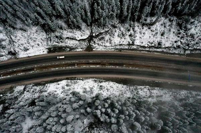Ilgaz Dağı’nda kar yağışı ve sis etkili oluyor