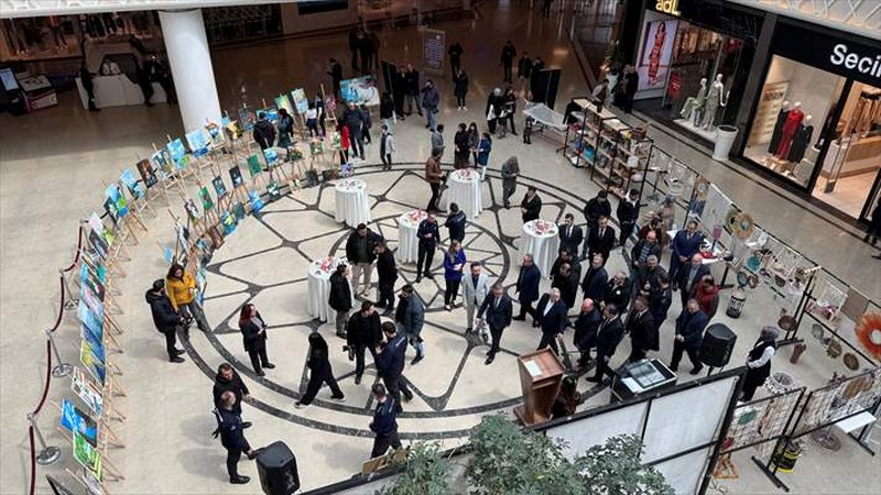 Çorum’da tutuklu ve hükümlülerin atık malzemelerden yaptığı eşyalar sergileniyor