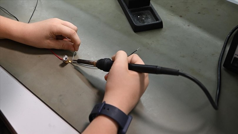 Gençler “milli teknoloji atölyeleri”nde uygulamalı eğitim alacak