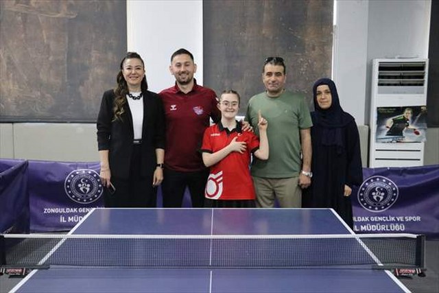 Dünya üçüncüsü down sendromlu masa tenisçi Zeynep’in yeni hedefi şampiyonluk