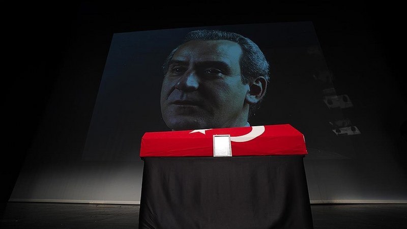 Oyuncu, yönetmen ve yazar Ahmet Levendoğlu son yolculuğuna uğurlandı