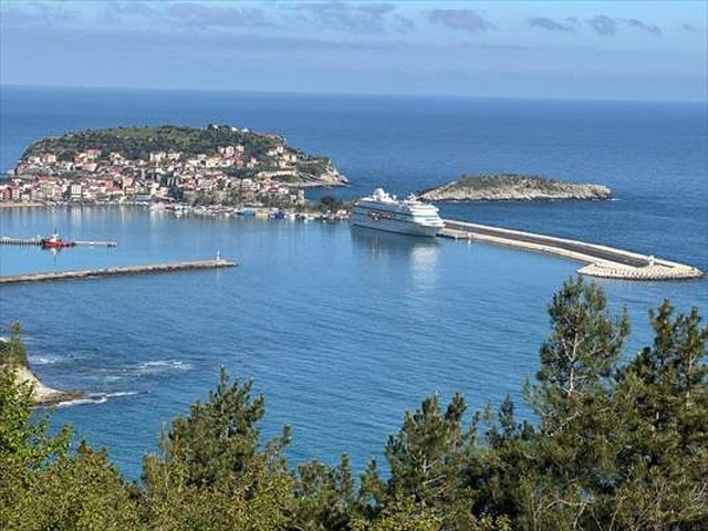 Rusya’dan 944 kruvaziyer yolcusu Amasra’ya geldi