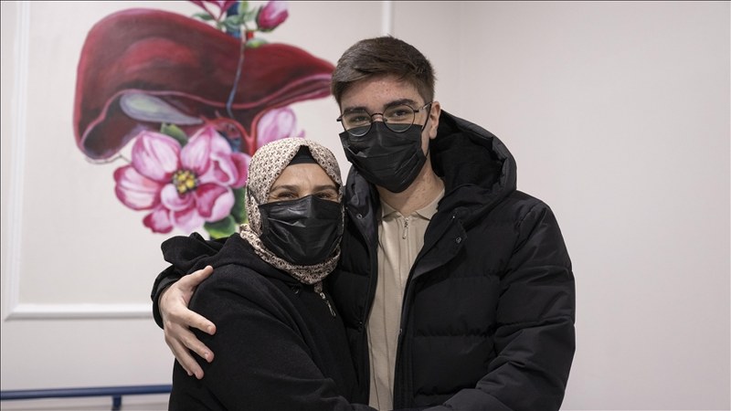 Annesinin karaciğeri ile yeniden hayata tutundu