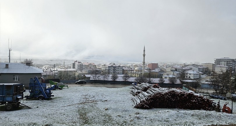 Adana’ya nisanda kar yağdı
