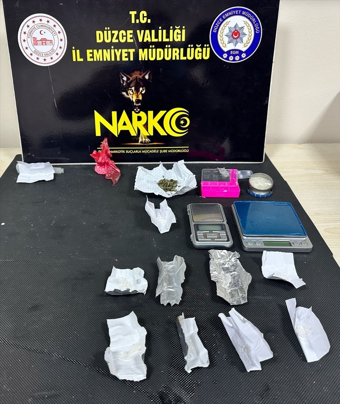 Düzce’de uyuşturucu operasyonunda 3 şüpheli tutuklandı