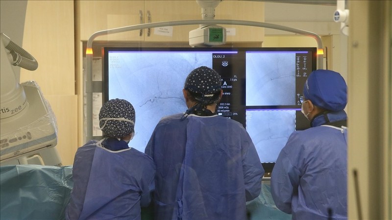 Malatya’daki karaciğer tümörü ameliyatı canlı yayınla Antalya’daki kongreye aktarıldı