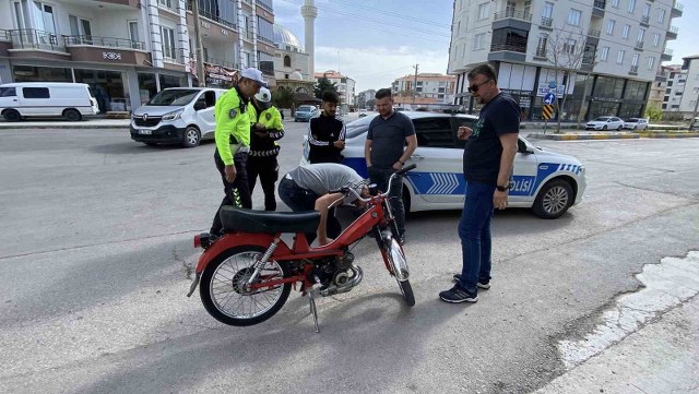 Tescilsiz motosikletin kasksız sürücüsüne 26 bin 965 lira ceza