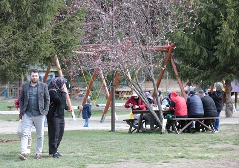 Gölcük Tabiat Parkı bayram tatilinin son gününde de misafirlerini ağırladı