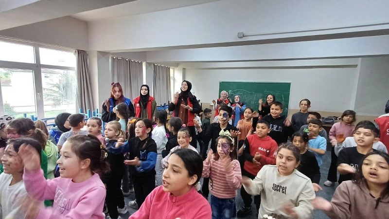 Düzce’de gençlik merkezi gönüllülerinden “8 Nisan Romanlar Günü” etkinliği