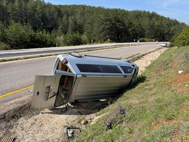 Kastamonu’da devrilen hafif ticari araçtaki 4 kişi yaralandı