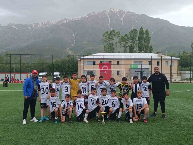 Özalp Gençlikspor U12 Futbol Takımı şampiyon oldu