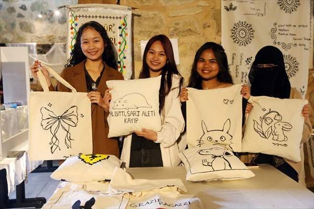 “Kültür elçileri projesi”yle yurtlarda kalan yabancı öğrencilere Türk kültürü tanıtıldı