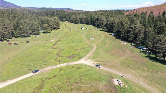 Bolu’daki yaylalar doğayla iç içe vakit geçirmek isteyenleri ağırlıyor