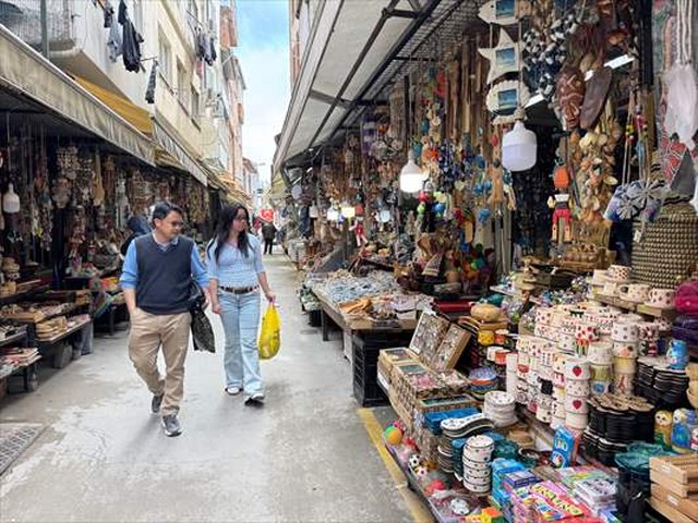 Amasralı Ali Rıza usta, baba mirası mesleğinde 55 yıldır ağaçlara şekil veriyor