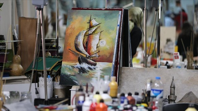 Kadınların dokunuşuyla atıklar sanata dönüşüyor