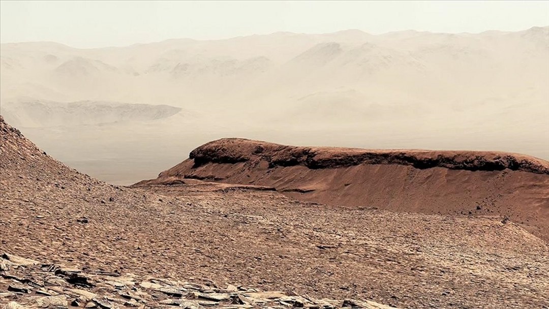 NASA’nın Mars’taki Curiosity Gezgini’nin Sharp Dağı’nda çektiği görüntü paylaşıldı