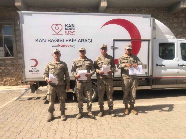 Jandarmadan kan bağışı