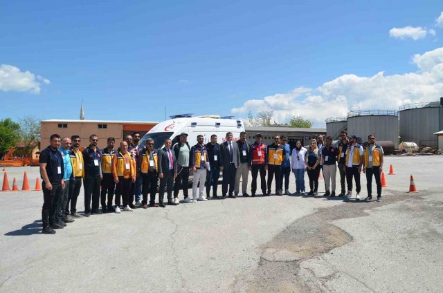 Ambulans sürücülerine güvenli sürüş eğitimi