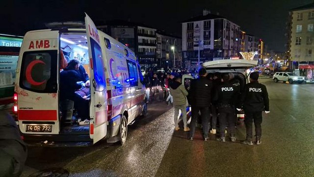 Bolu’da otobüs durağında bekleyenler arasında çıkan kavgada 2 kişi yaralandı