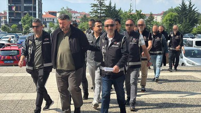 Bolu merkezli iki ilde döner zincirine yönelik FETÖ soruşturmasında 6 şüpheli yakalandı