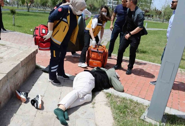 Tabancayla yaralanmış halde bulunan kadın kendini vurmuş