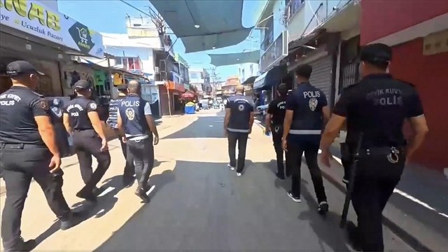 Ülke genelindeki denetimlerde 49 göçmen kaçakçılığı organizatörü yakalandı