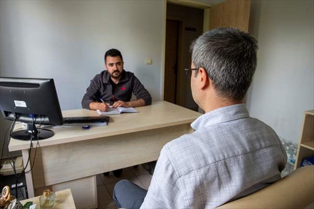 Üniversite yıllarında başlayan şizofreni hastalığını yenip memurluğa atandı