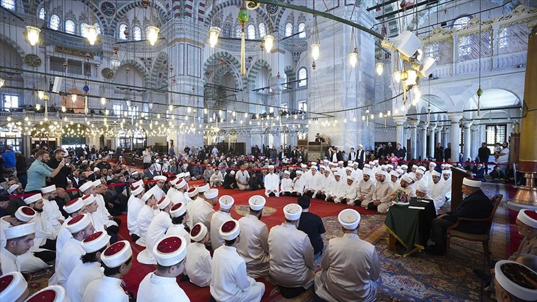 Fatih Camisi’nde 81 hafız için icazet töreni yapıldı