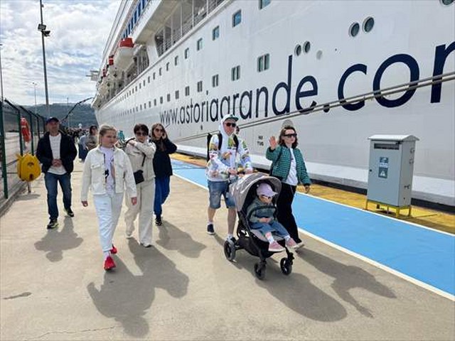 Rusya’dan kruvaziyerle 992 turist Amasra’ya geldi