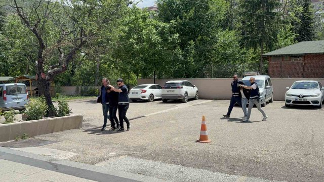 Tokat’ta dövülerek öldürülen kadınla ilgili gözaltı alınan 2 kişi adliyeye sevk edildi