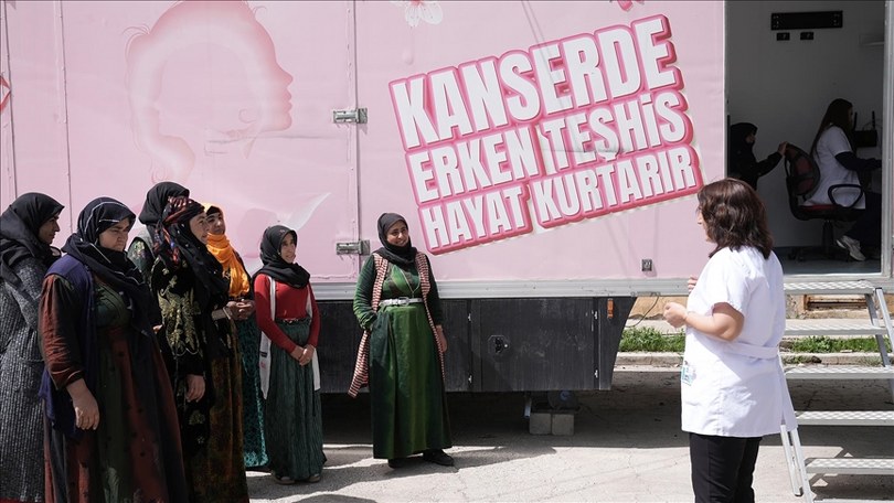 Diyarbakır’da mobil kanser tarama aracı erken teşhis için kırsaldaki kadınların hizmetinde