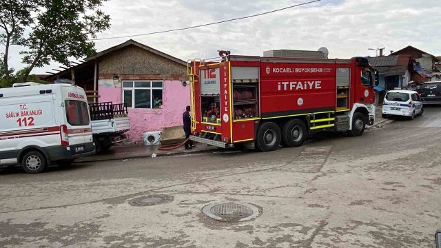 Evin odasında çıkan yangın itfaiye ekipleri tarafından söndürüldü