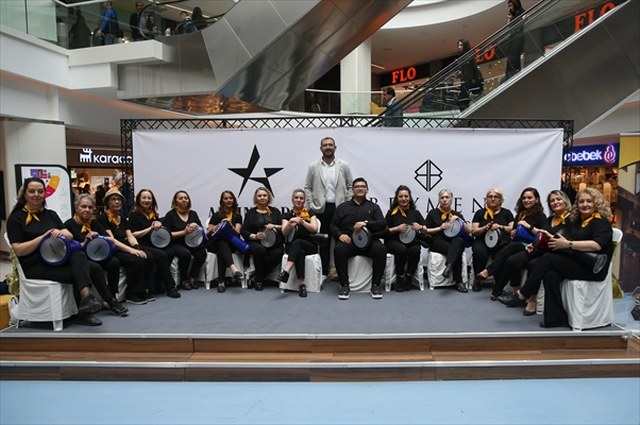 Kastamonu’da kadınlardan oluşan ritim grubu darbukalarla Anneler Günü’ne özel gösteri sundu